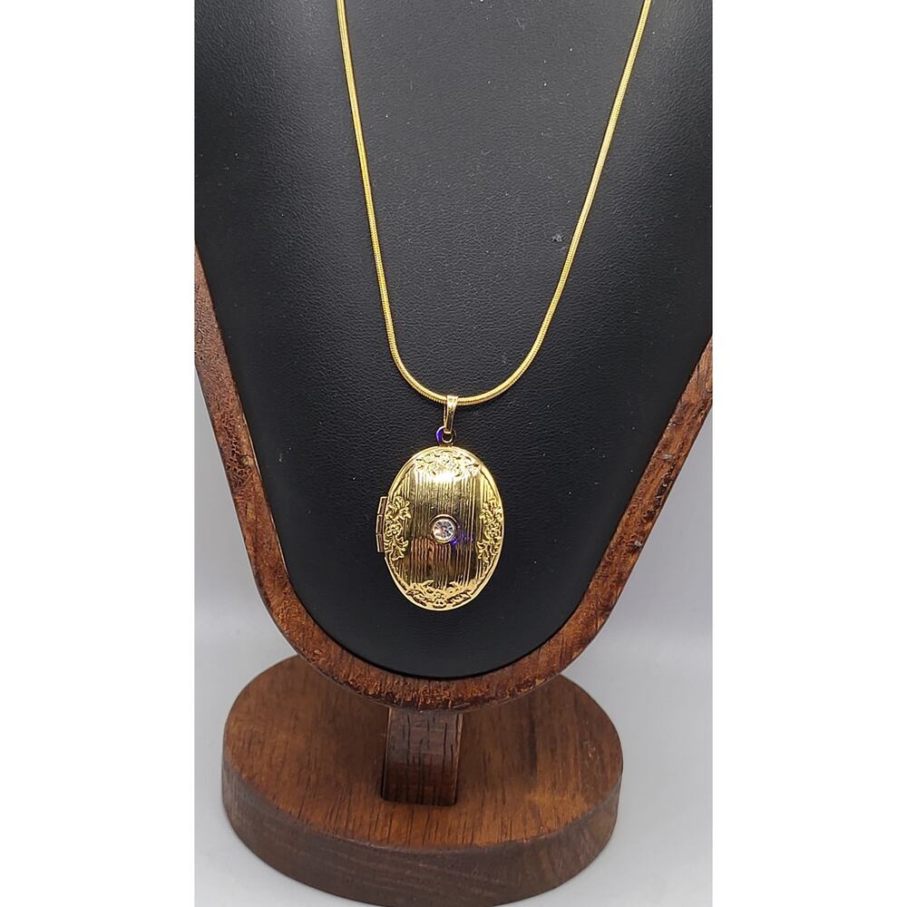 Vintage Gold Tone Oval Locket Necklace Rhinestone Floral 20"